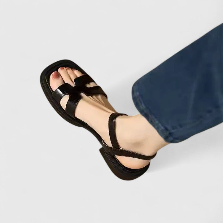 Caelia | Sandalias de verano con tirante clásico