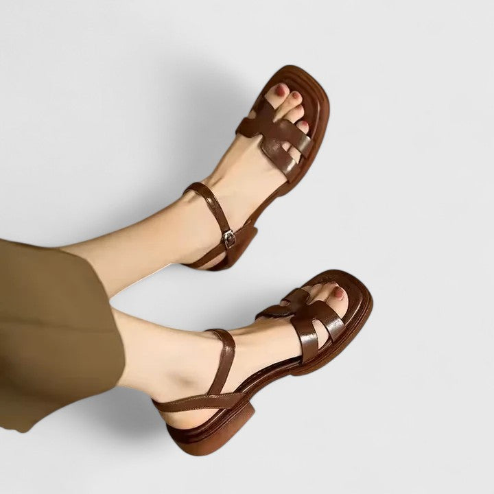 Caelia | Sandalias de verano con tirante clásico