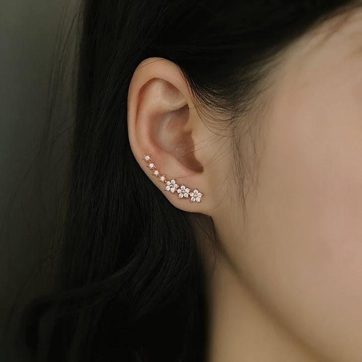 Eleganti orecchini floreali in argento senza tempo
